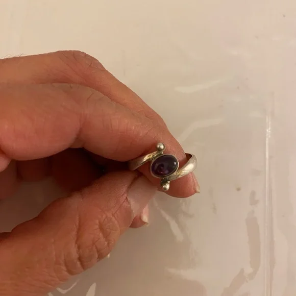 Beautiful 925 Sterling Silver Amethyst Ring Size 6.5 - Picture 2 of 7